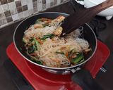 Foto langkah ke 5 dari resep Bihun Goreng.