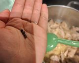 Hình bước làm 3 của món Canh bông cải gà tây