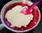 Erdei gyümölcsös-vaníliapudingos piskóta recept fázis 3 fotója