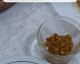 A picture of step 1 of Singaporean rice noodles.