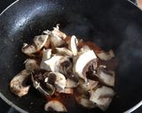 Foto del paso 3 de la receta: Merluza asada con champis y calabacín