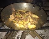 Hình bước làm 2 của món Gà rang gừng