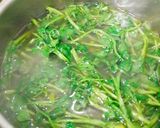 Hình bước làm 2 của món Xương đầu hầm sà lách son