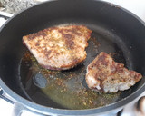 Foto del paso 2 de la receta: Arroz con secreto ibérico marinado y queso azul