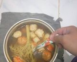 Foto langkah ke 5 dari resep Mie Tom Yam + Dimsum.