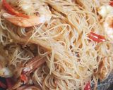 รูปขั้นตอนการทำที่ 2 ของ ผัดหมี่กระเฉดกุ้งสด