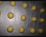 Foto langkah ke 3 dari resep Strawberry thumprint cookies.