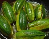 A picture of step 1 of Yogurt Pointed Gourd Curry.