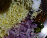 A picture of step 2 of Cheese onion paratha.