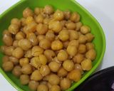 A picture of step 1 of Chickpea soup.