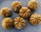 A picture of step 5 of Biscoff pumpkin peda.