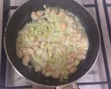Foto del paso 7 de la receta Pizza de gambas y puerro con base de coliflor