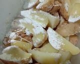 Foto langkah ke 2 dari resep Potato Wedges.