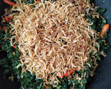 Foto langkah ke 4 dari resep Tumis daun pepaya + daun singkong teri medan.