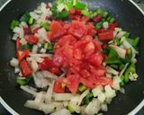Foto del paso 4 de la receta: Paella de habas tiernas con su vaina