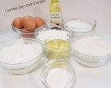 Foto del paso 1 de la receta: Bizcocho de yogur con vainilla