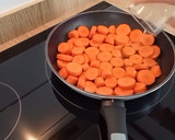 Foto del paso 1 de la receta: Salmón a la mostaza con zanahorias aliñadas