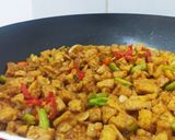 Foto langkah ke 6 dari resep Tumis Tahu Tempe Simpel.