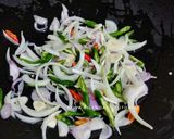Foto langkah ke 2 dari resep Tumis Cumi Pedas.