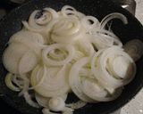 Foto del paso 2 de la receta: Cebolla confitada al vino blanco