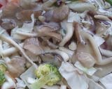 Gambar langkah 1 resipi Bihun Tomyam Putih.