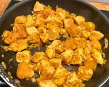 Une image de l'étape 3 de Poulet au curry et au lait de coco.