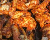 Foto del passaggio 2 della ricetta Alette di pollo marinate piccanti nel BBQ