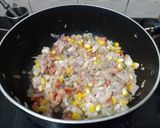 चिकन मॅगी नूडल्स (chicken maggi noodles recipe in marathi) रेसिपी स्टेप 2 फोटो 