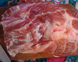 Foto del paso 1 de la receta: Bondiola al disco con cerveza y papas
