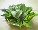 Foto langkah ke 1 dari resep Oseng daun pepaya teri.