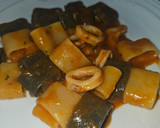 Foto del paso 4 de la receta: Calamarata en salsa de calamares