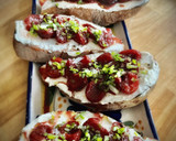 Foto del paso 5 de la receta: Crostini de cerezas con queso