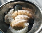 Hình bước làm 1 của món Tôm rim dứa