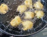 A picture of step 3 of Methi na gota.