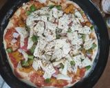A picture of step 6 of Chicken Tikka pizza.