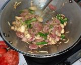 Foto langkah ke 4 dari resep Daging Sapi Jamur Kancing.