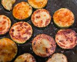 Hình bước làm 2 của món Cơm gà và squash chiên