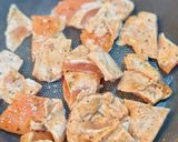 A picture of step 3 of Stir-Fried Chicken Breast with Bell Peppers and Green Beans.