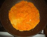Foto del paso 3 de la receta: Omelette de calabaza y zanahoria relleno de acelga y queso