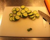 Foto del paso 1 de la receta: Pepinos en menjunge