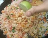 A picture of step 12 of Thai style fried rice with pineapple.