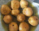 A picture of step 2 of Pakoda kadhi.