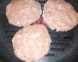 Pas rețetă Hamburgeri de pui cu ceapă caramelizată 3 fotografie