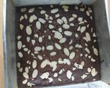 Foto langkah ke 6 dari resep Brownies Cokelat Moist ala Tintin Rayner.