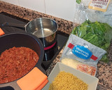 Foto del paso 1 de la receta: Pasta gratinada con salsa de carne y espinacas
