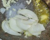 Foto langkah ke 3 dari resep Sosis Telur saus Mentega.