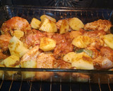 Foto del paso 3 de la receta: Pollo al horno con patatas y garbanzos al curry
