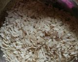 A picture of step 2 of Poha upma.