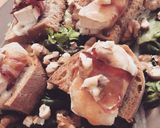 Une image de l'étape 6 de Salade et toasts lard/chèvre/miel.