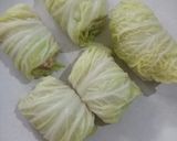 Foto langkah ke 5 dari resep Sawi Putih Gulung Isi Ayam.